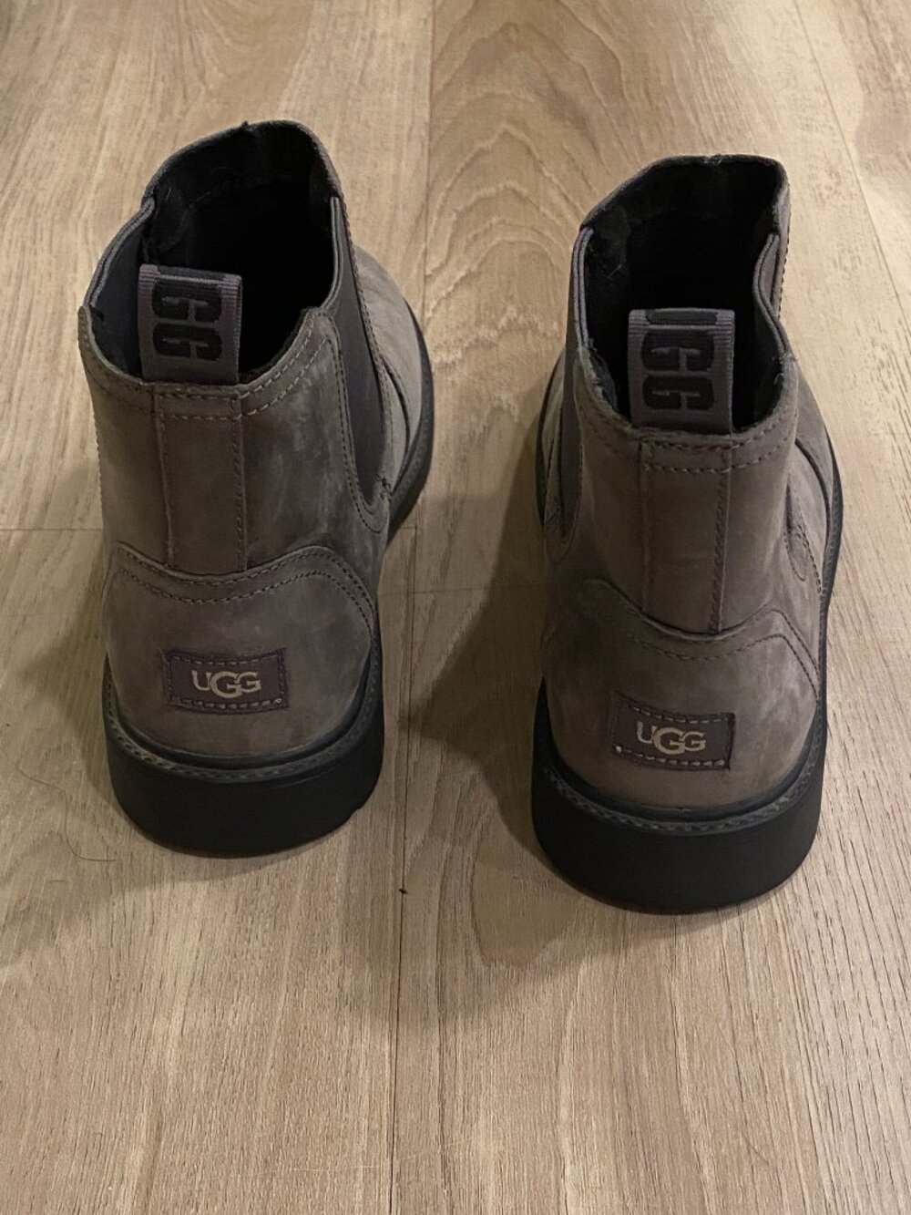 UGG Chelsea Bolden Boots Fits Women’s 5.5-6 Kids Size 4 Taupe Like New! - Picture 8 of 13